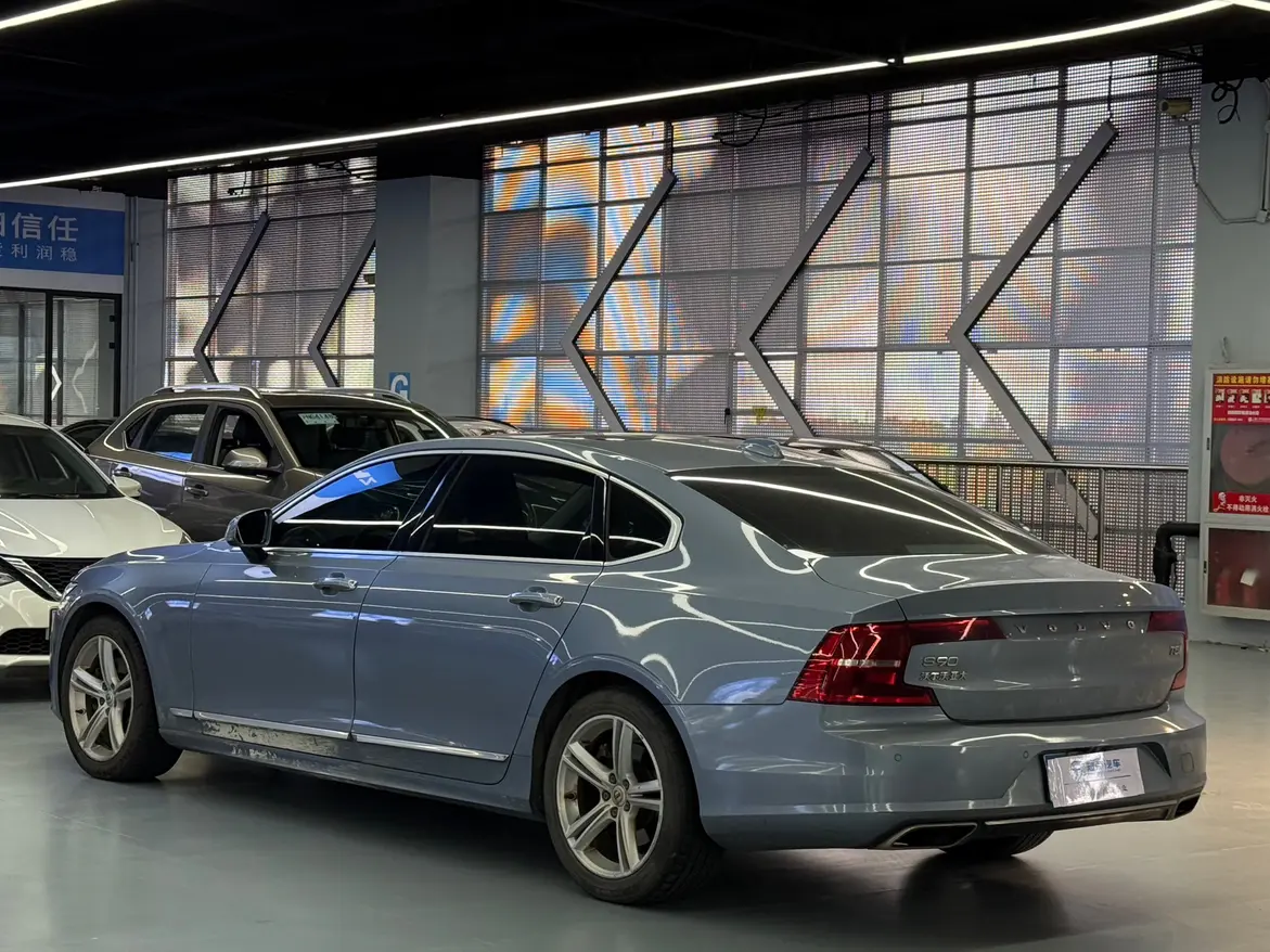 Volvo S90