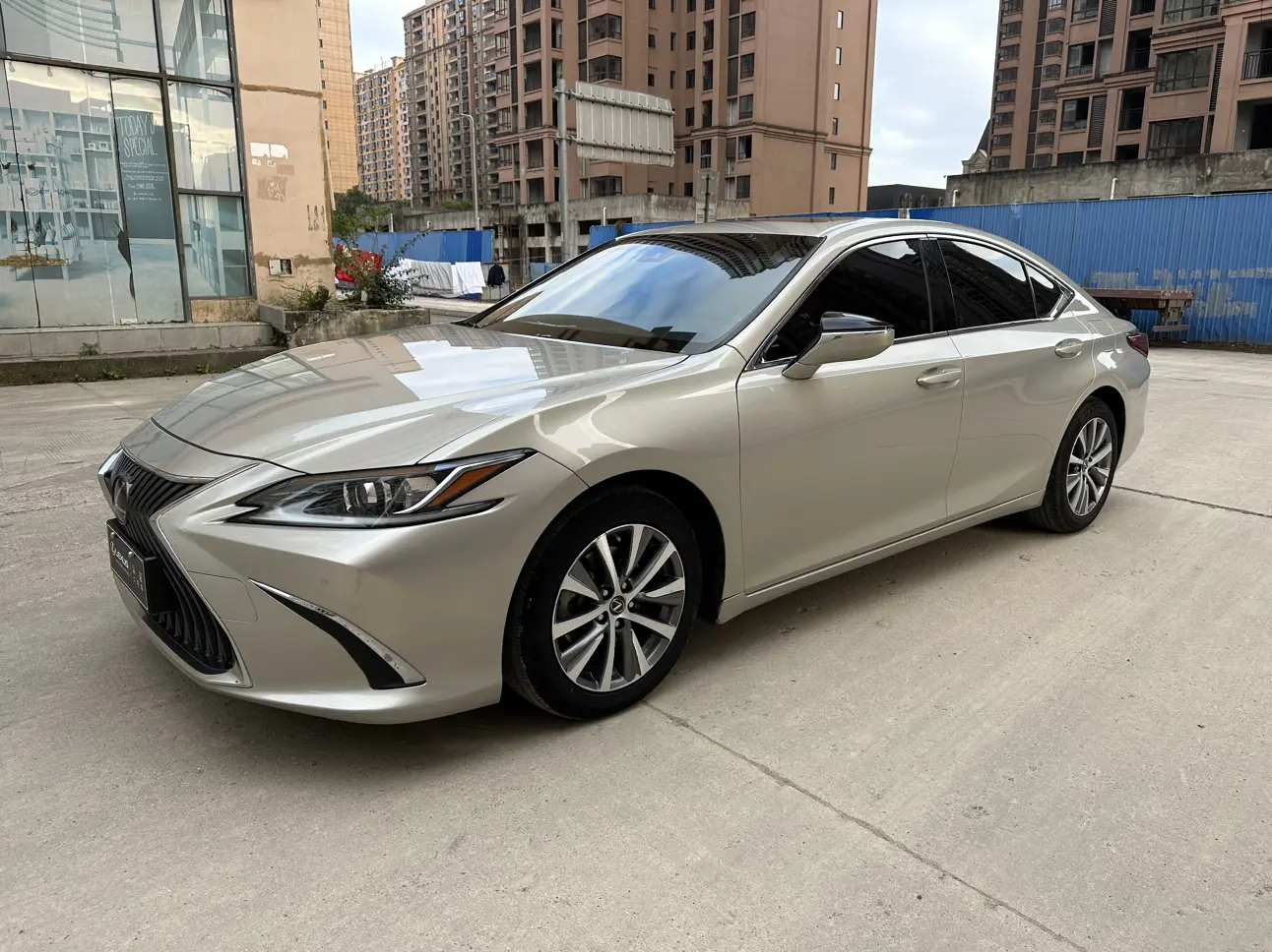 Lexus ES