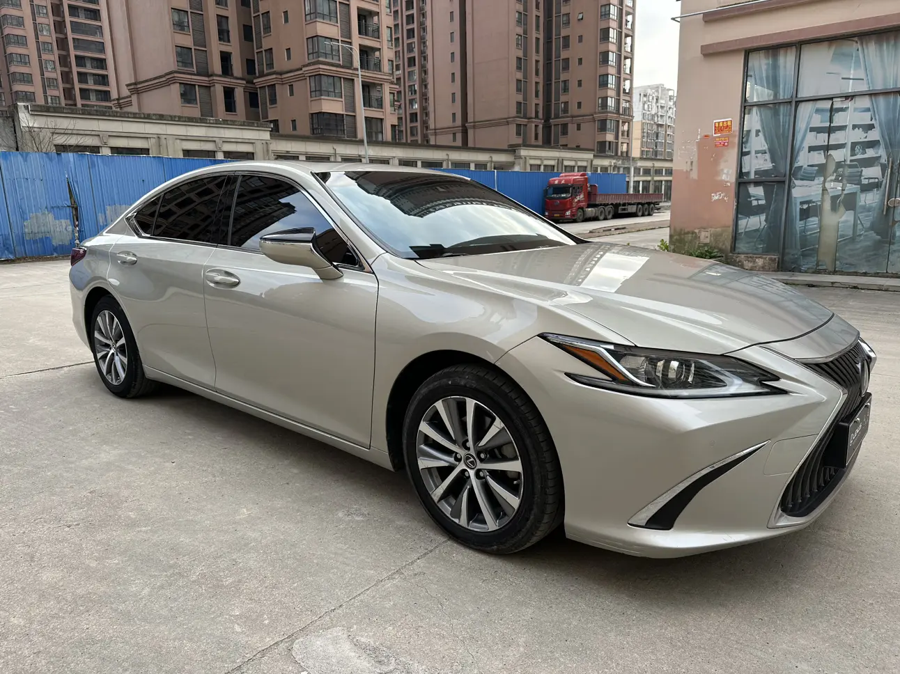Lexus ES