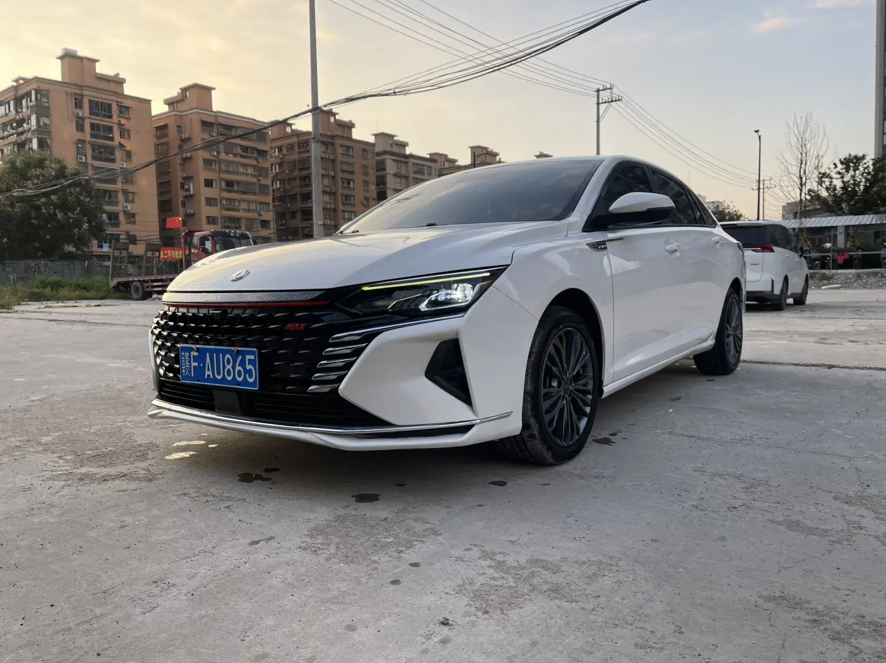 Dongfeng Yixuan MAX  из Китая
