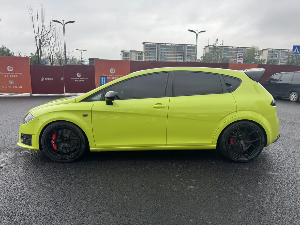 SEAT LEON