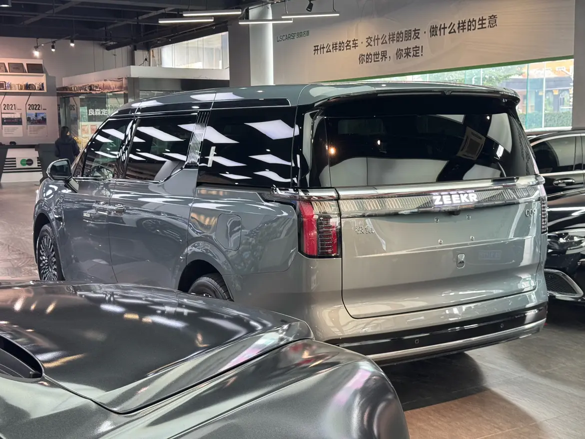 ZEEKR 009