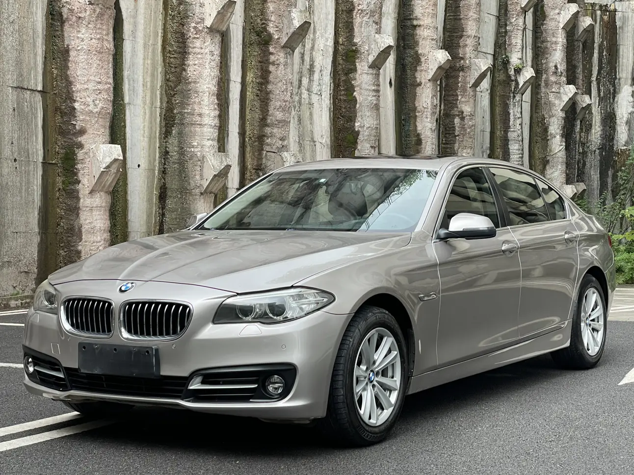 BMW 5 Series  из Китая