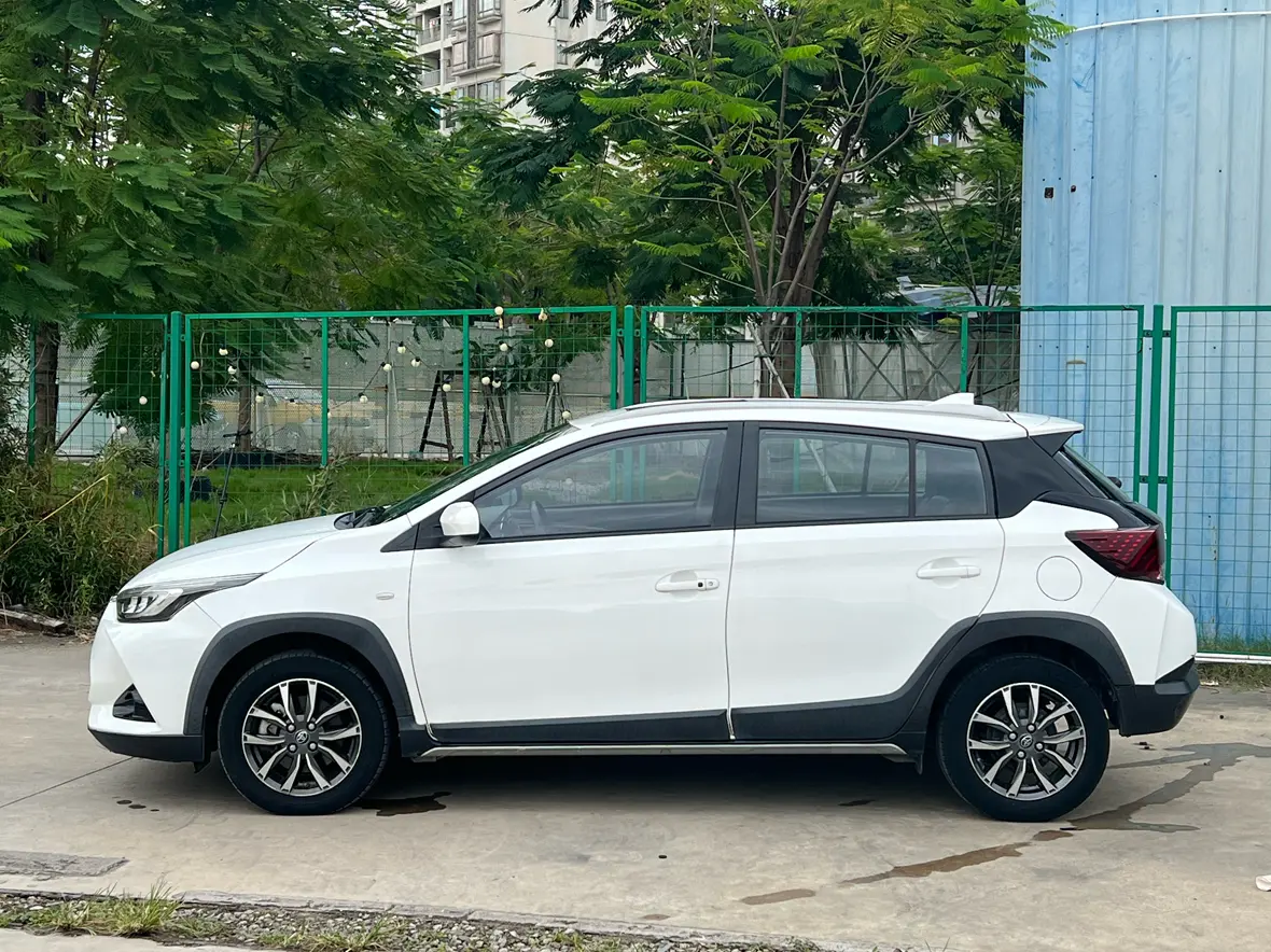 Toyota YARiS L to dazzle