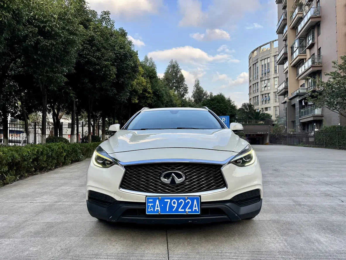Infiniti QX30