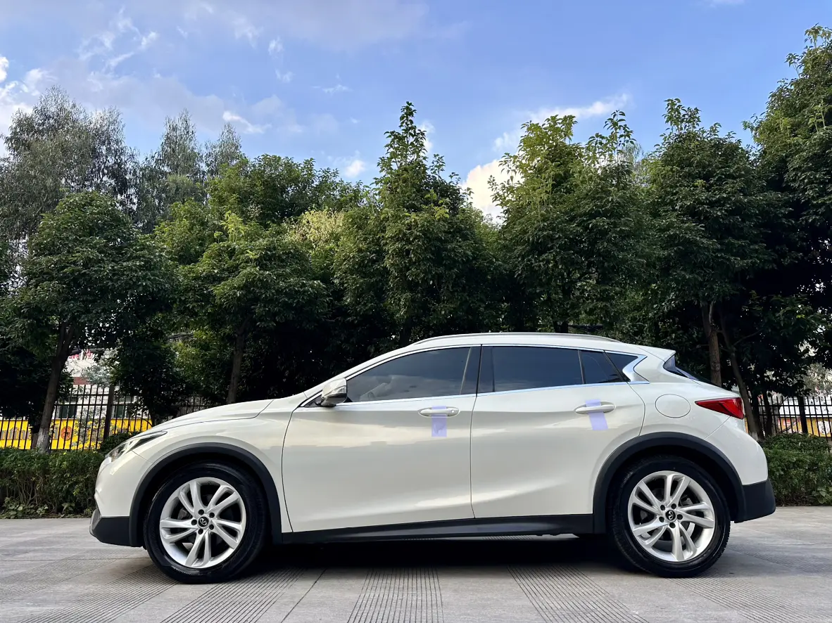 Infiniti QX30