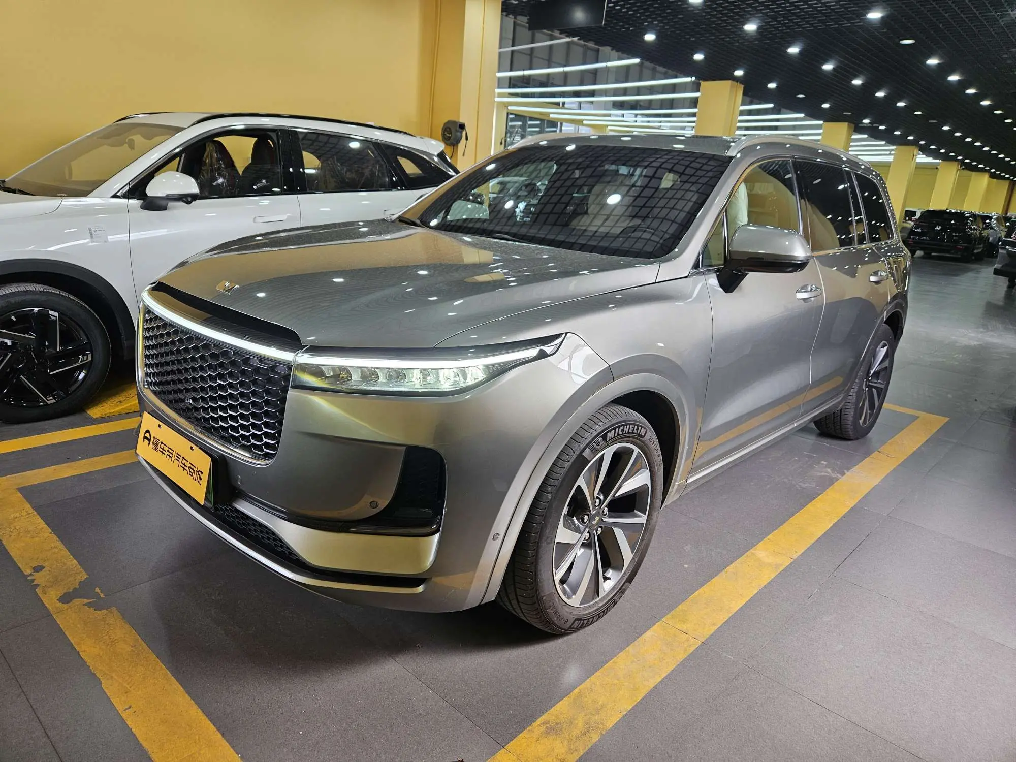 Li ONE (Ideal ONE)  из Китая