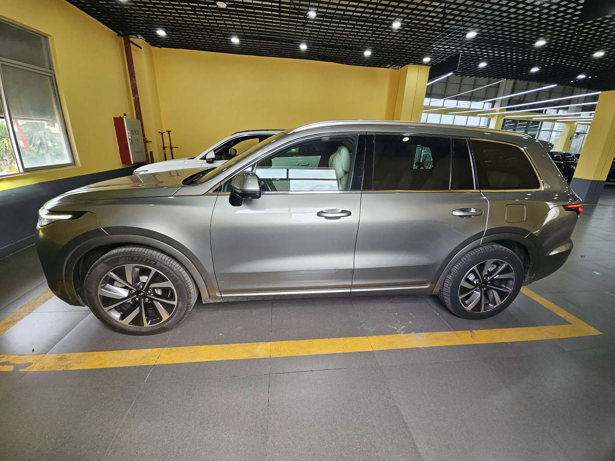 Li ONE (Ideal ONE)  из Китая