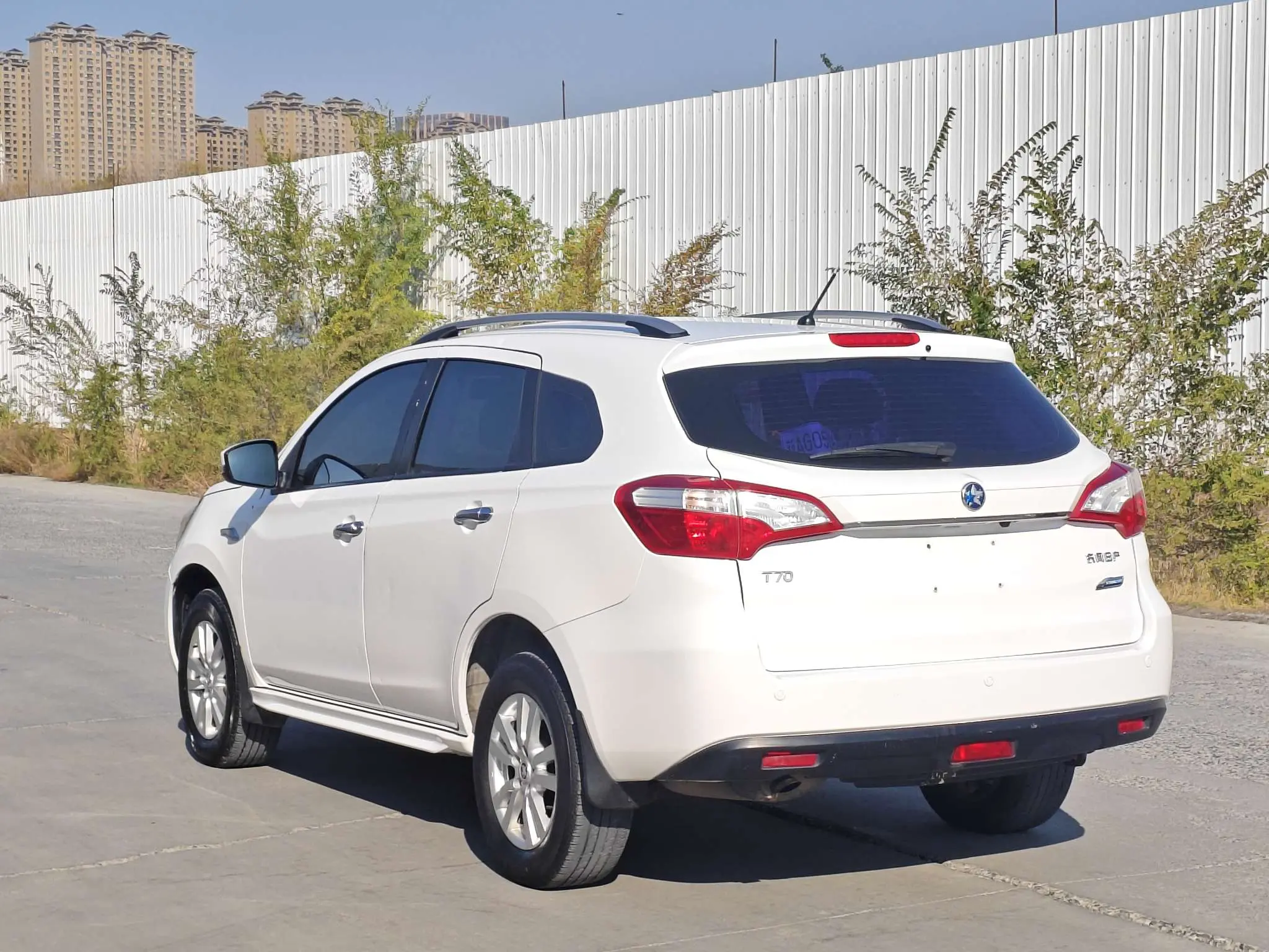 Kai Chen Venucia T70