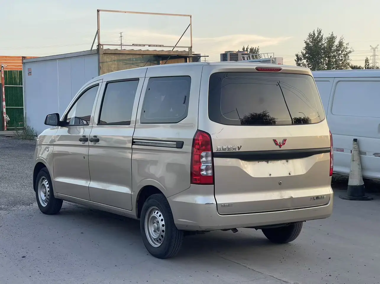 Wuling Hongguang V
