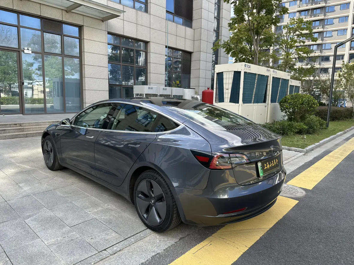 Tesla Model 3 (imported)