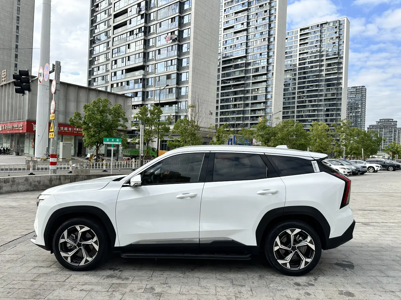 Geely Atlas L