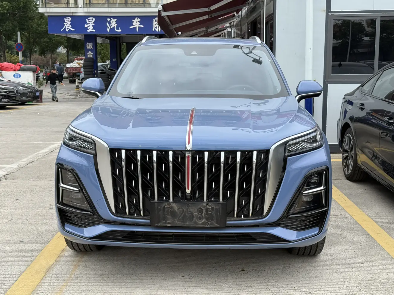 Hongqi HS5