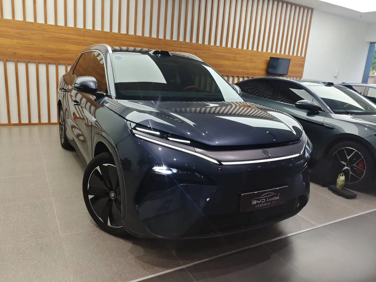 BYD Tang L EV