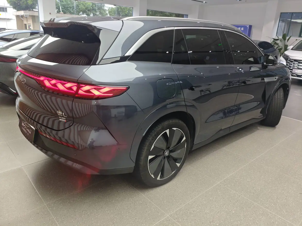 BYD Tang L EV