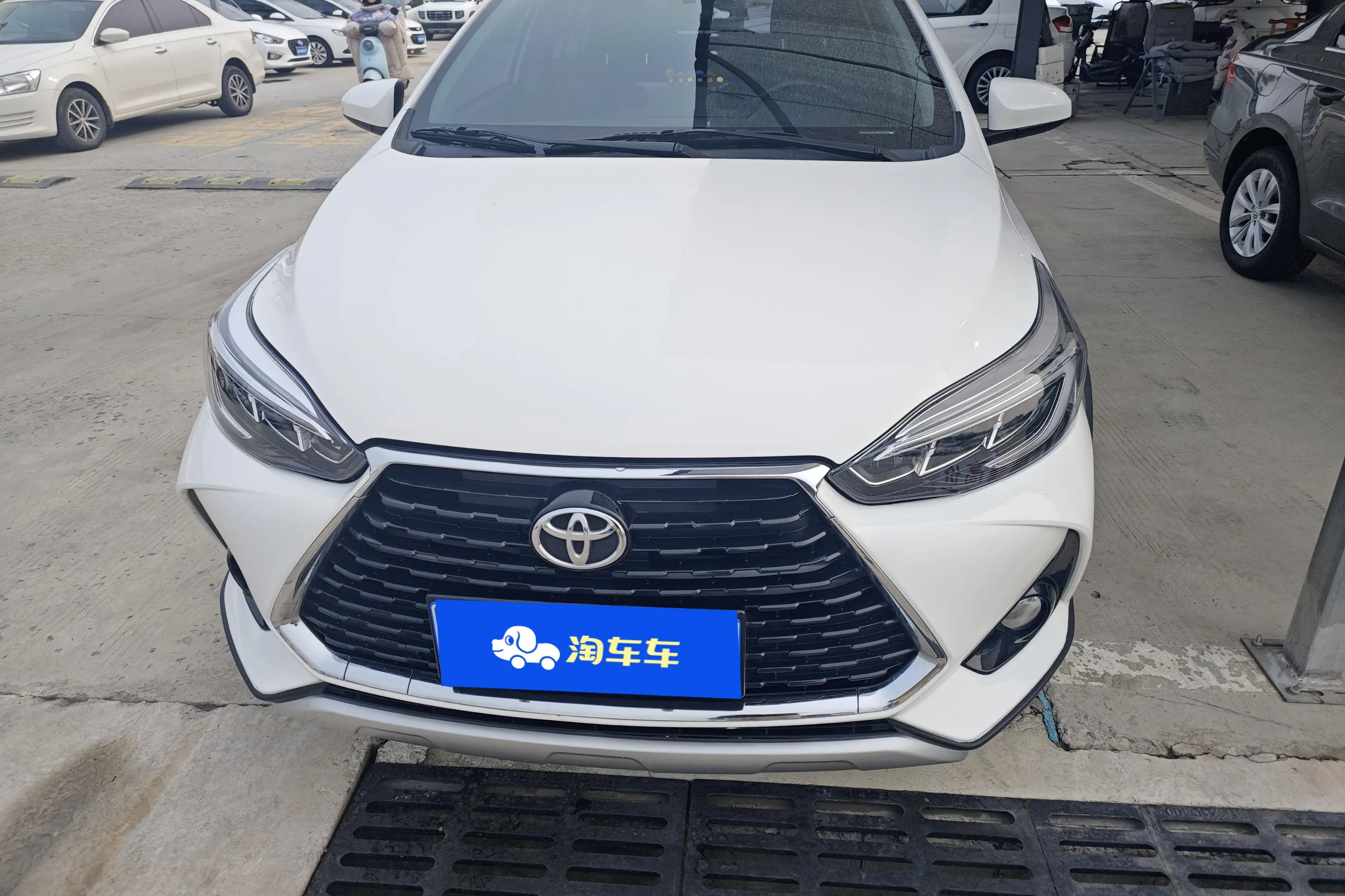 Toyota Yaris L  из Китая