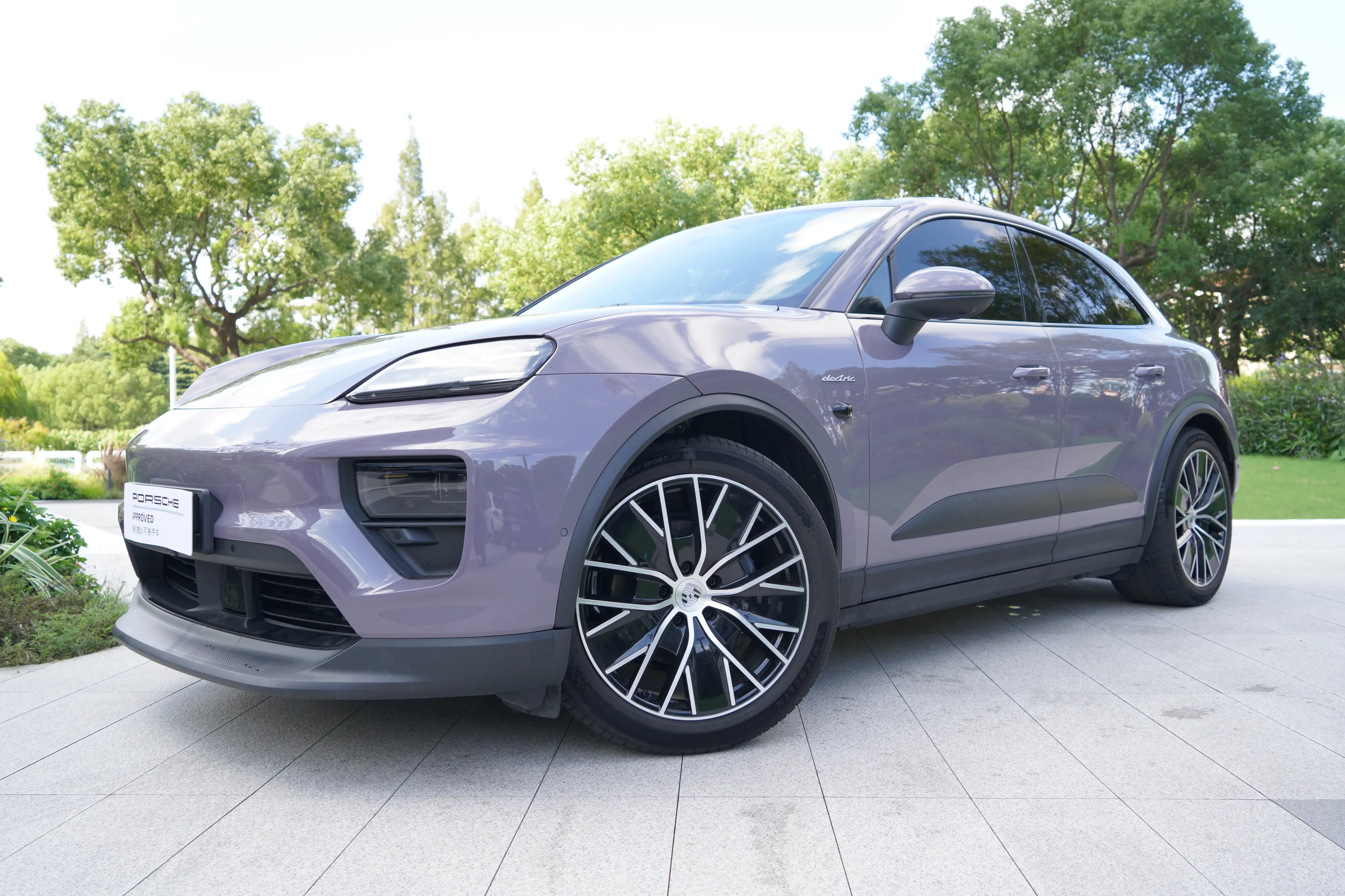 Porsche Macan EV