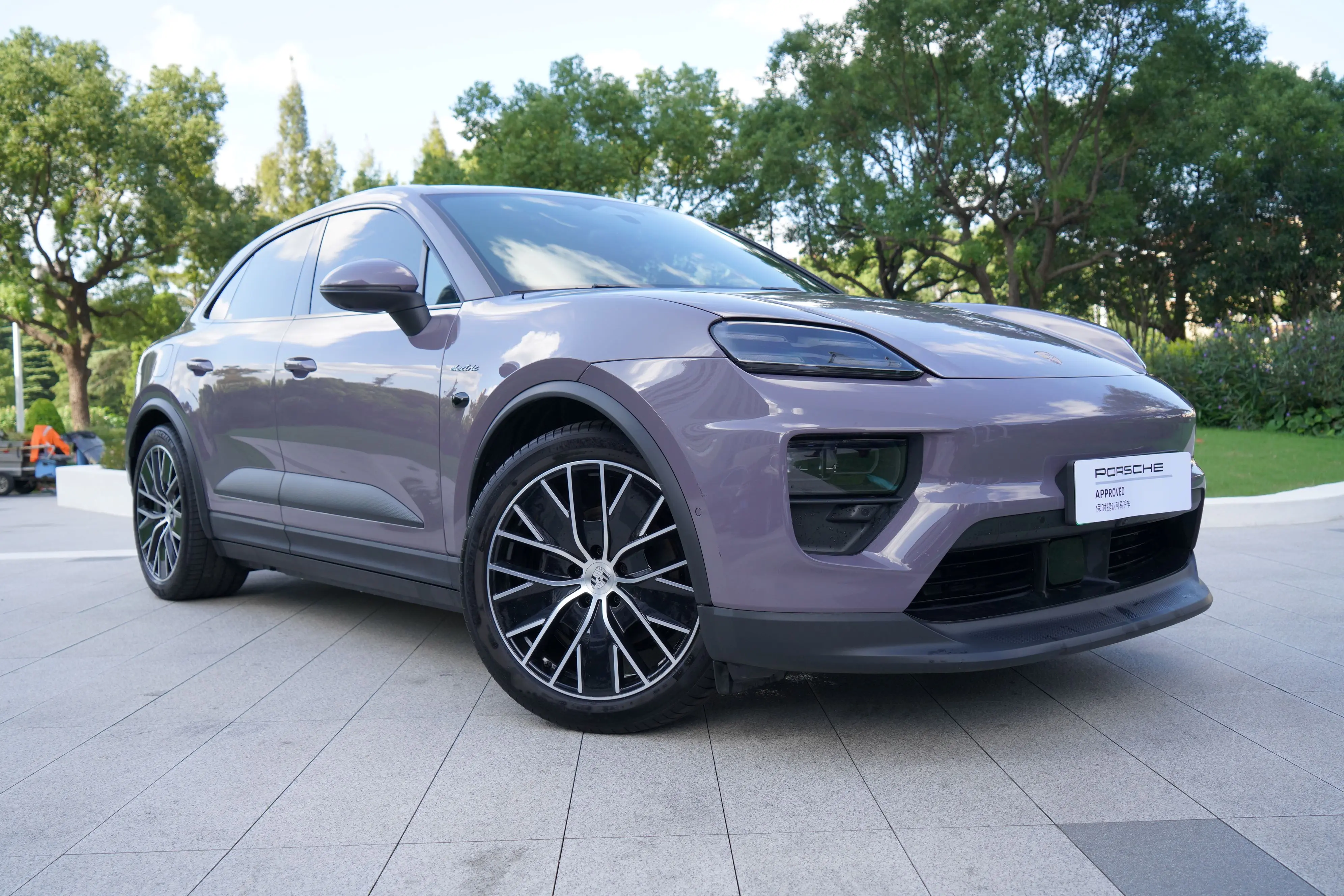 Porsche Macan EV