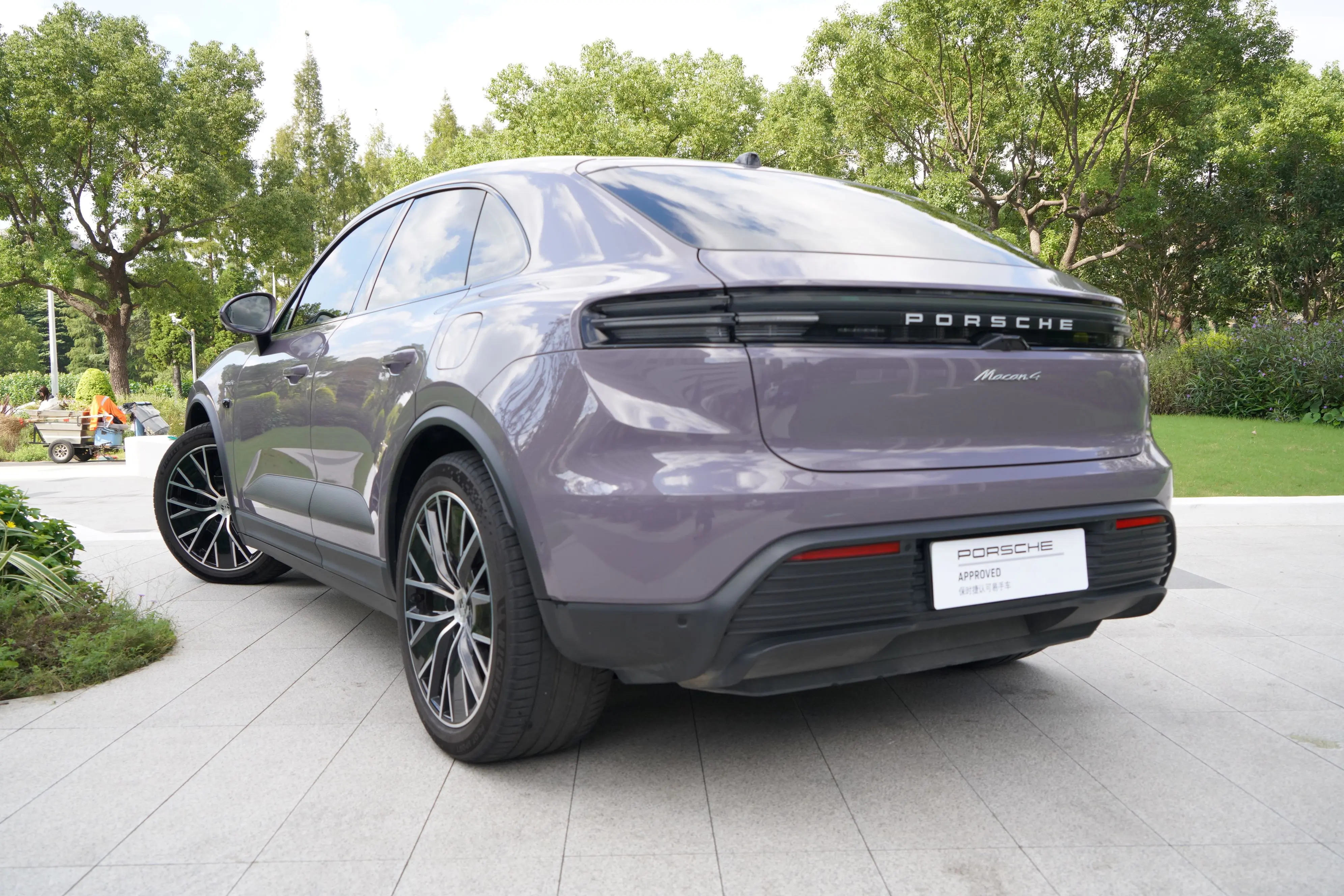 Porsche Macan EV