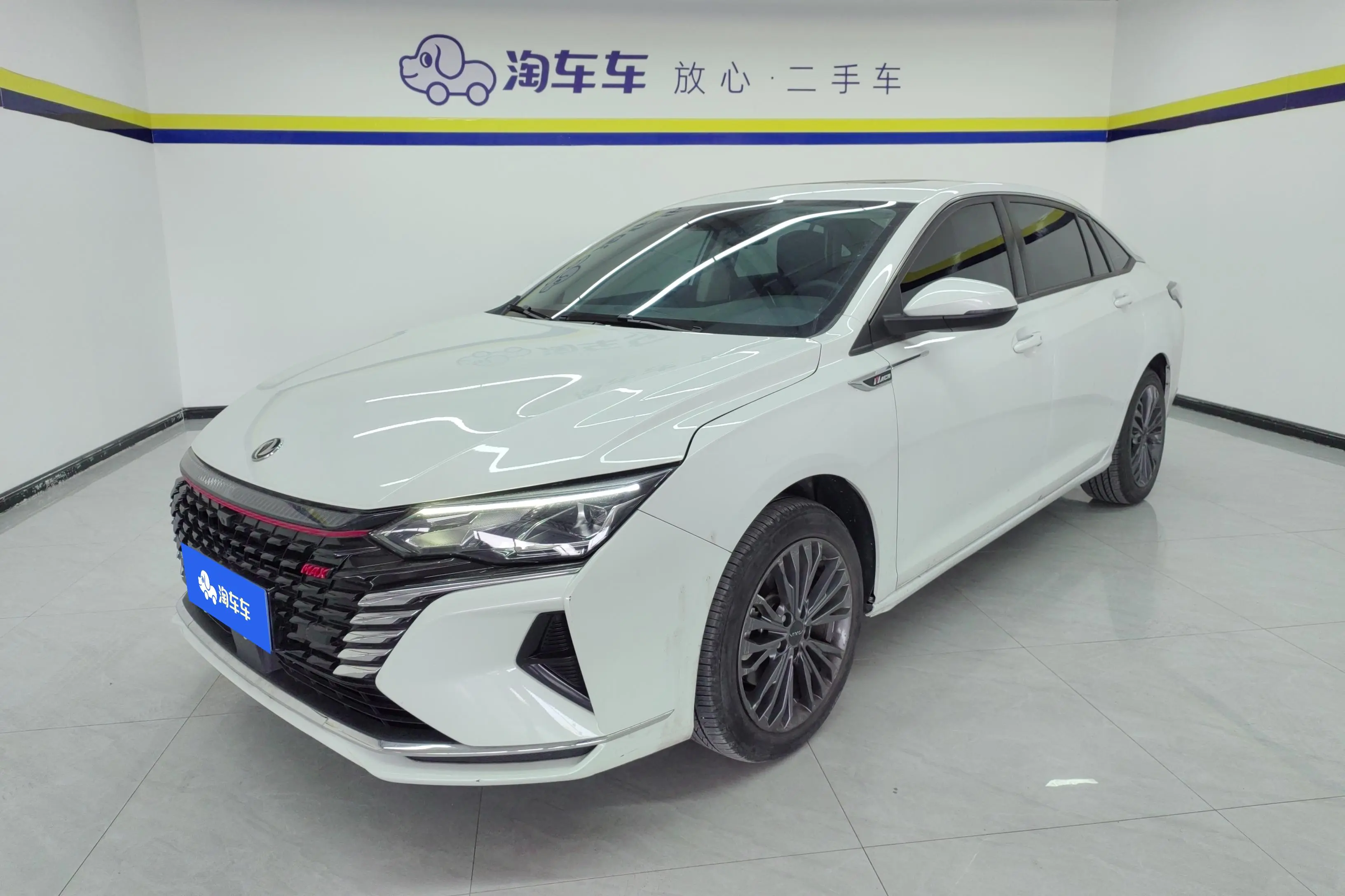 Dongfeng Yixuan MAX  из Китая