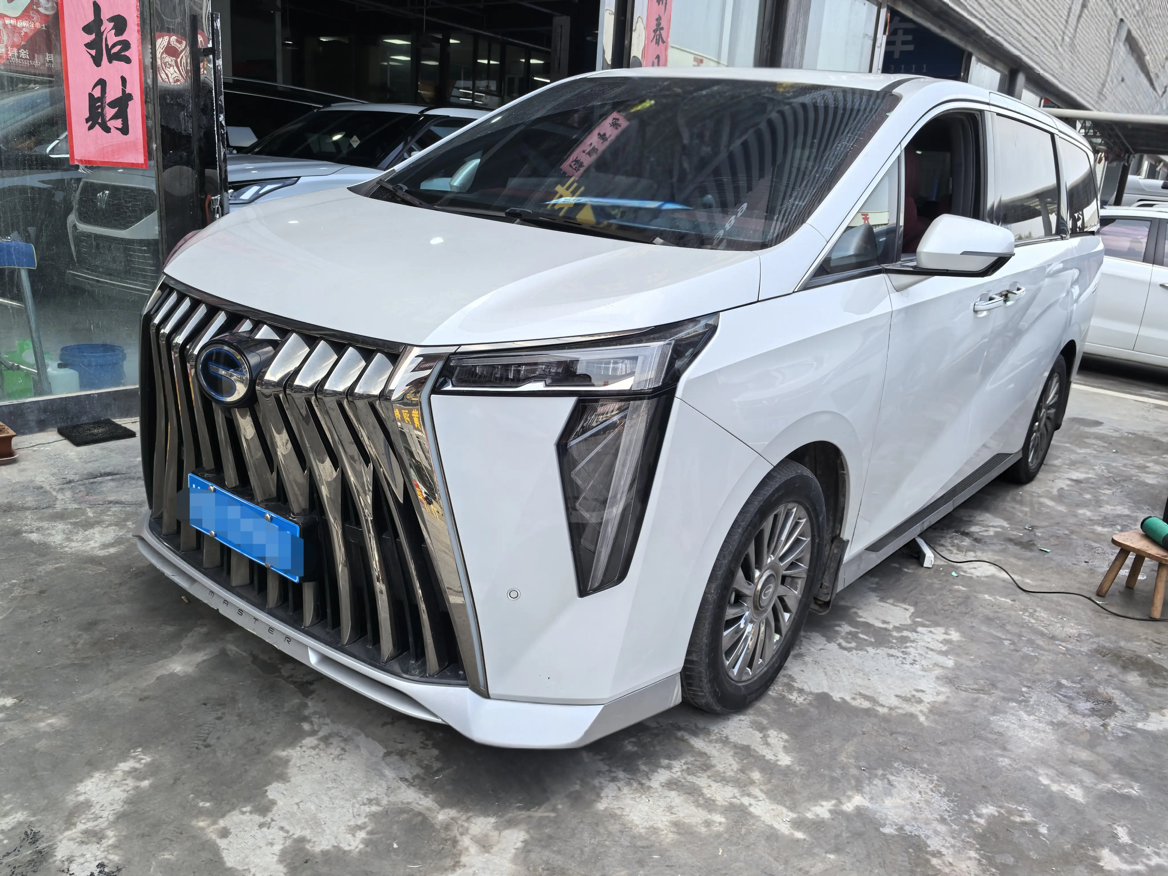 GAC Trumpchi M8  из Китая