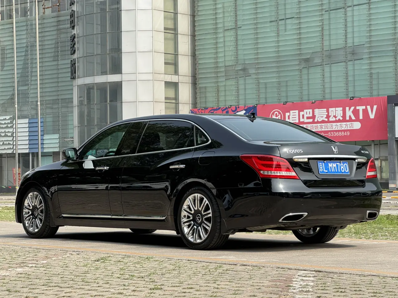 Hyundai Equus