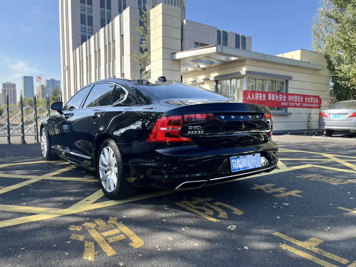 Volvo S90