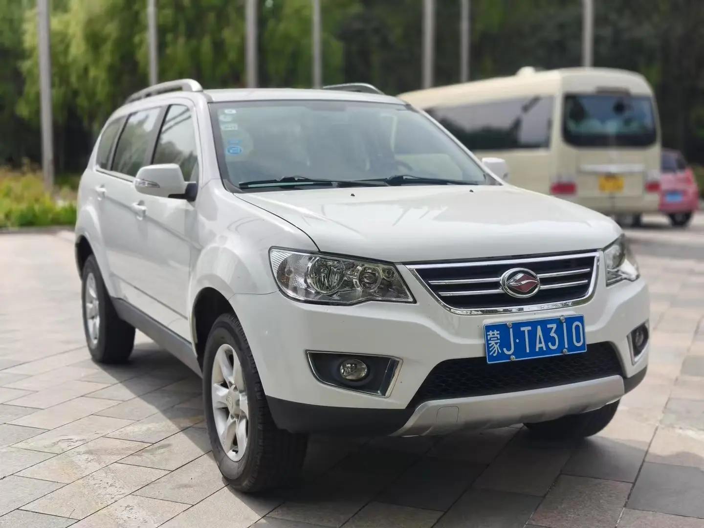 Lu Feng Landwind X8