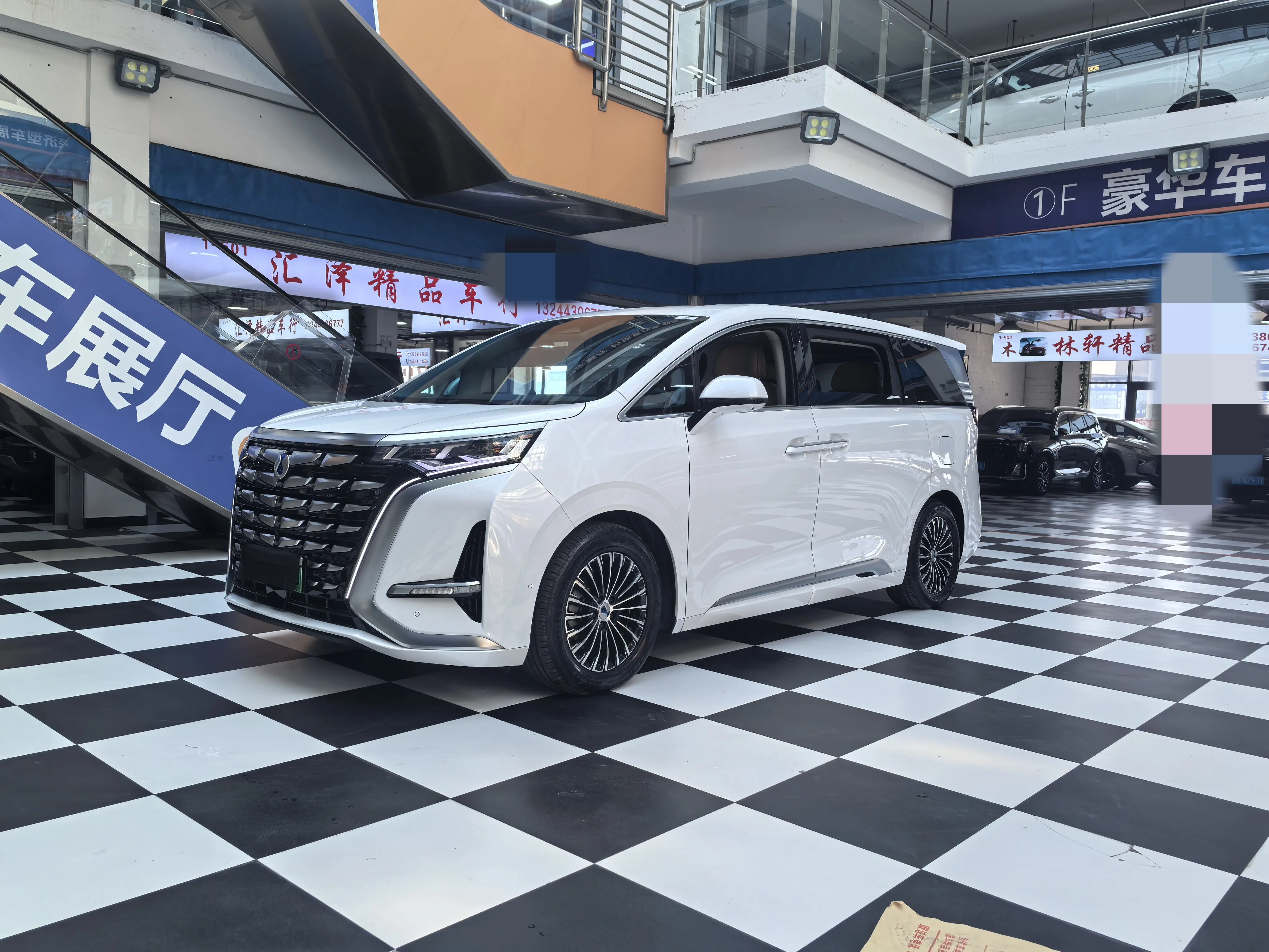 Denza D9 DM  из Китая