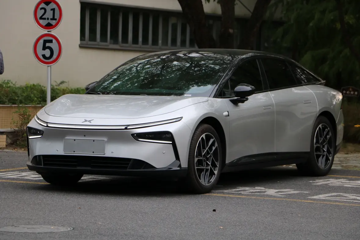 Xpeng P7+  из Китая