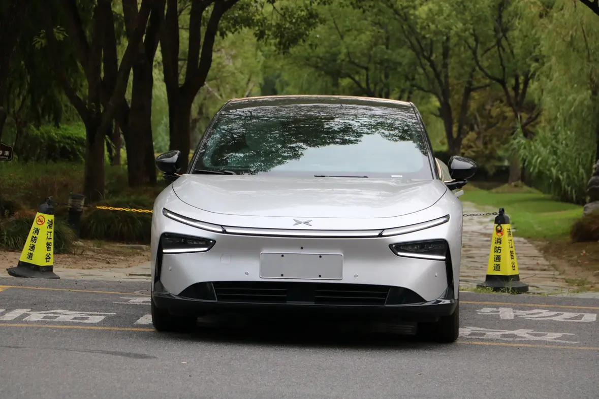 Xpeng P7+  из Китая