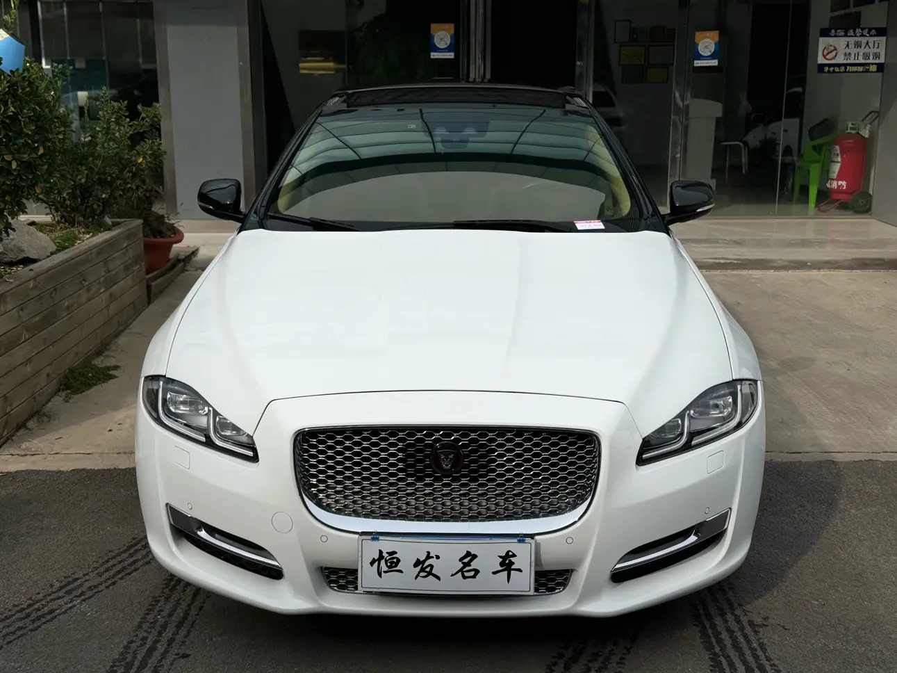 Jaguar XJ
