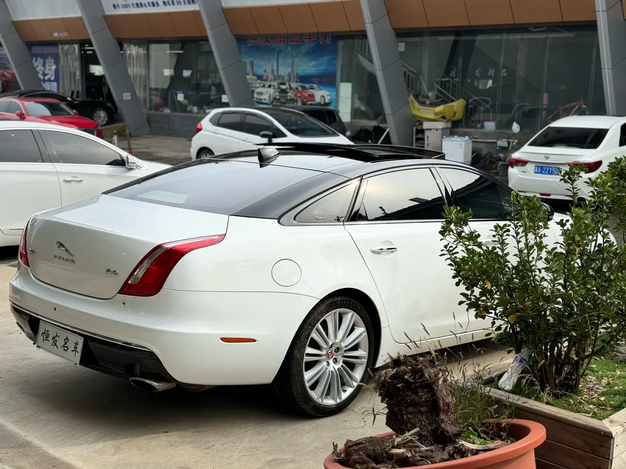 Jaguar XJ
