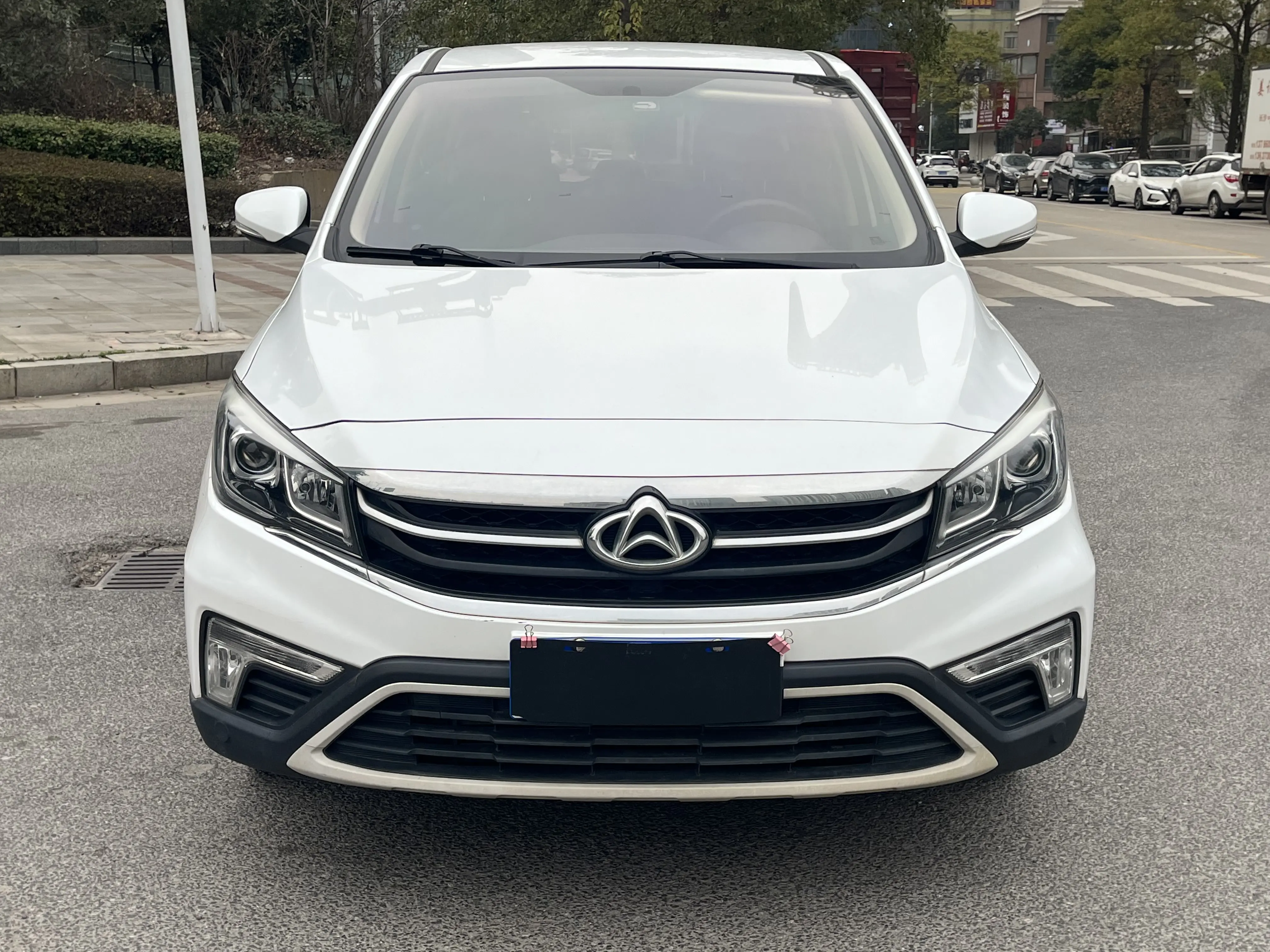 Oshan Changan Auchan A800