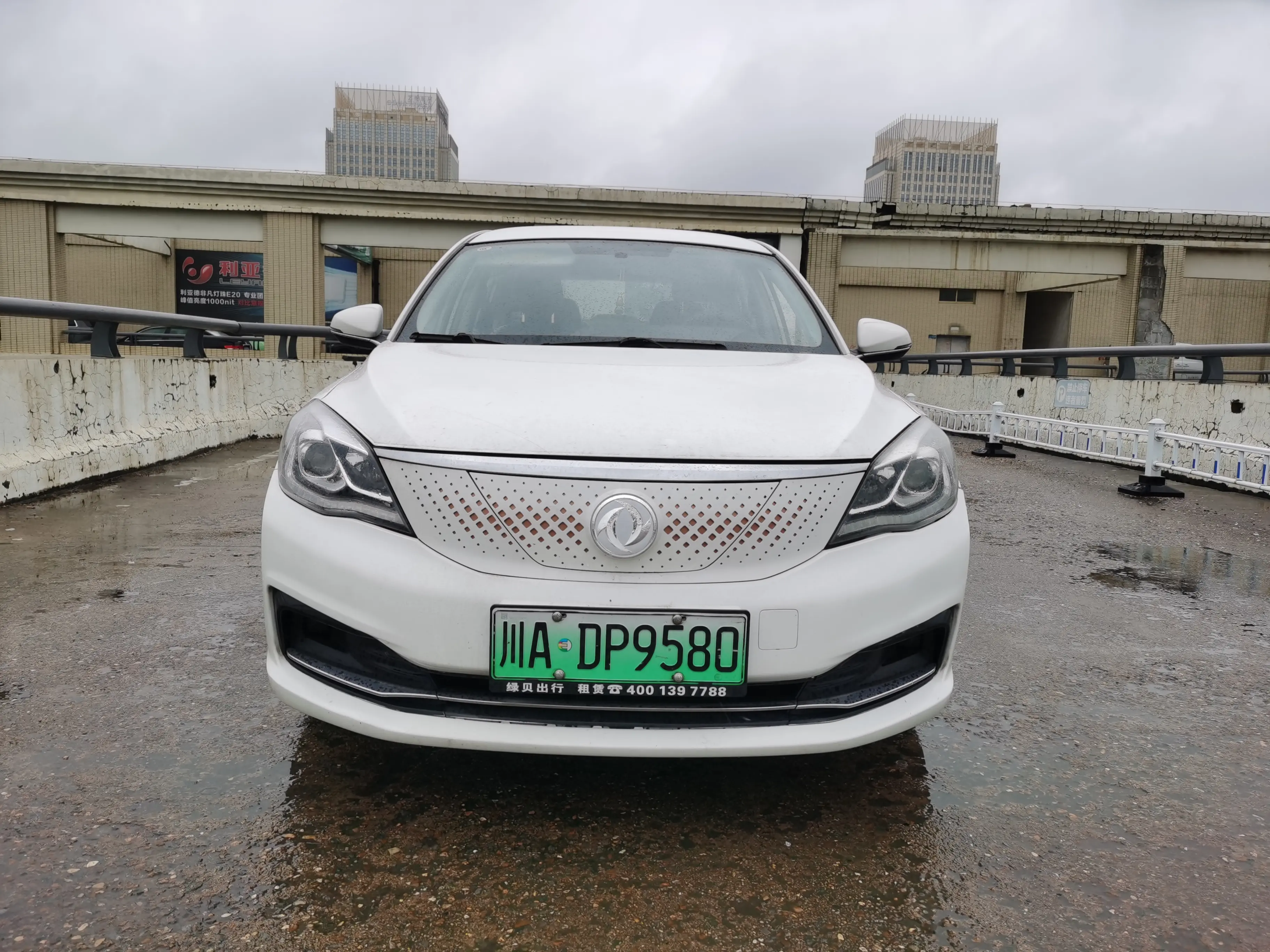 Dongfeng Fengshen E70  из Китая