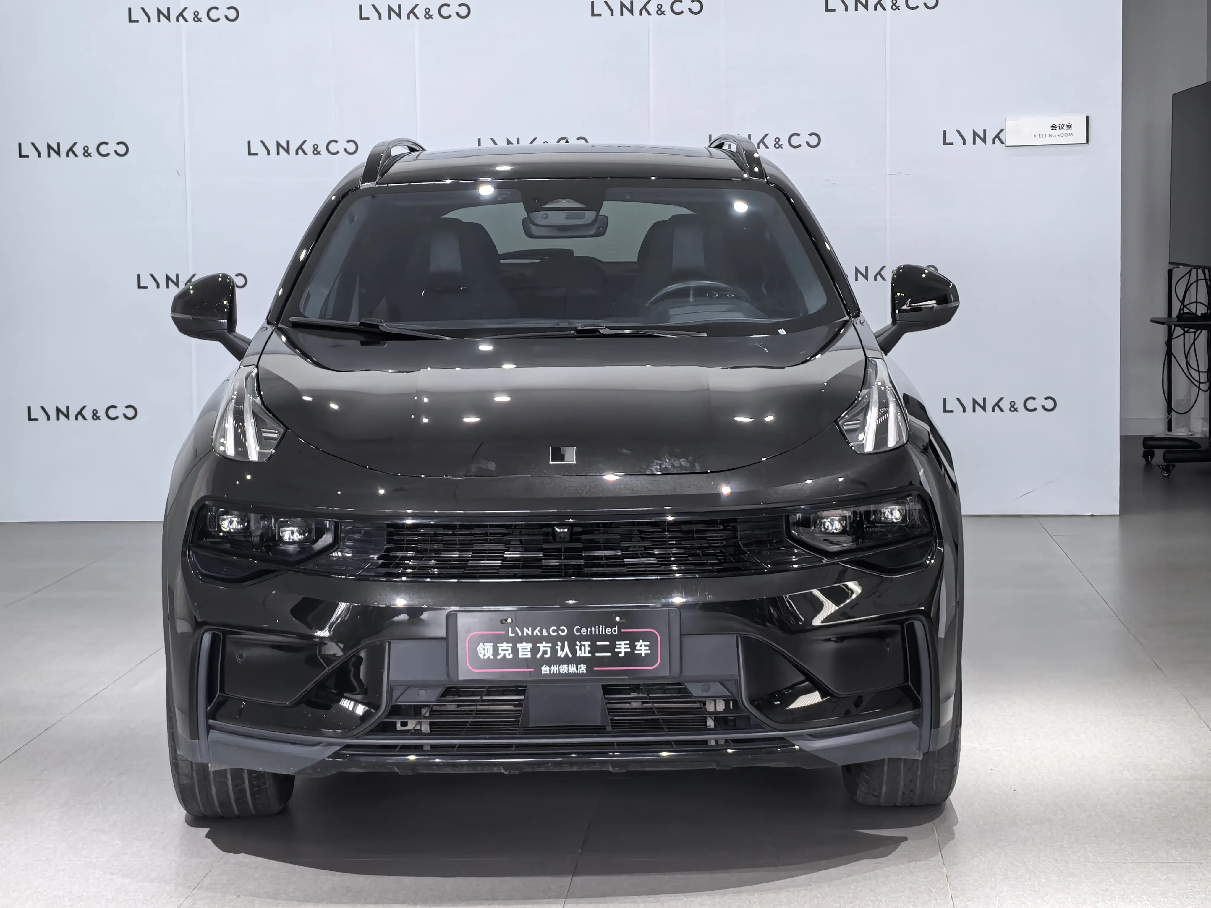 Lynk & Co 01 EM-P