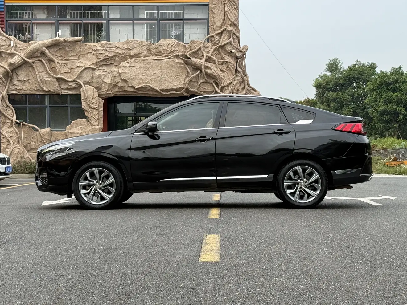 Kai Chen Venucia T90