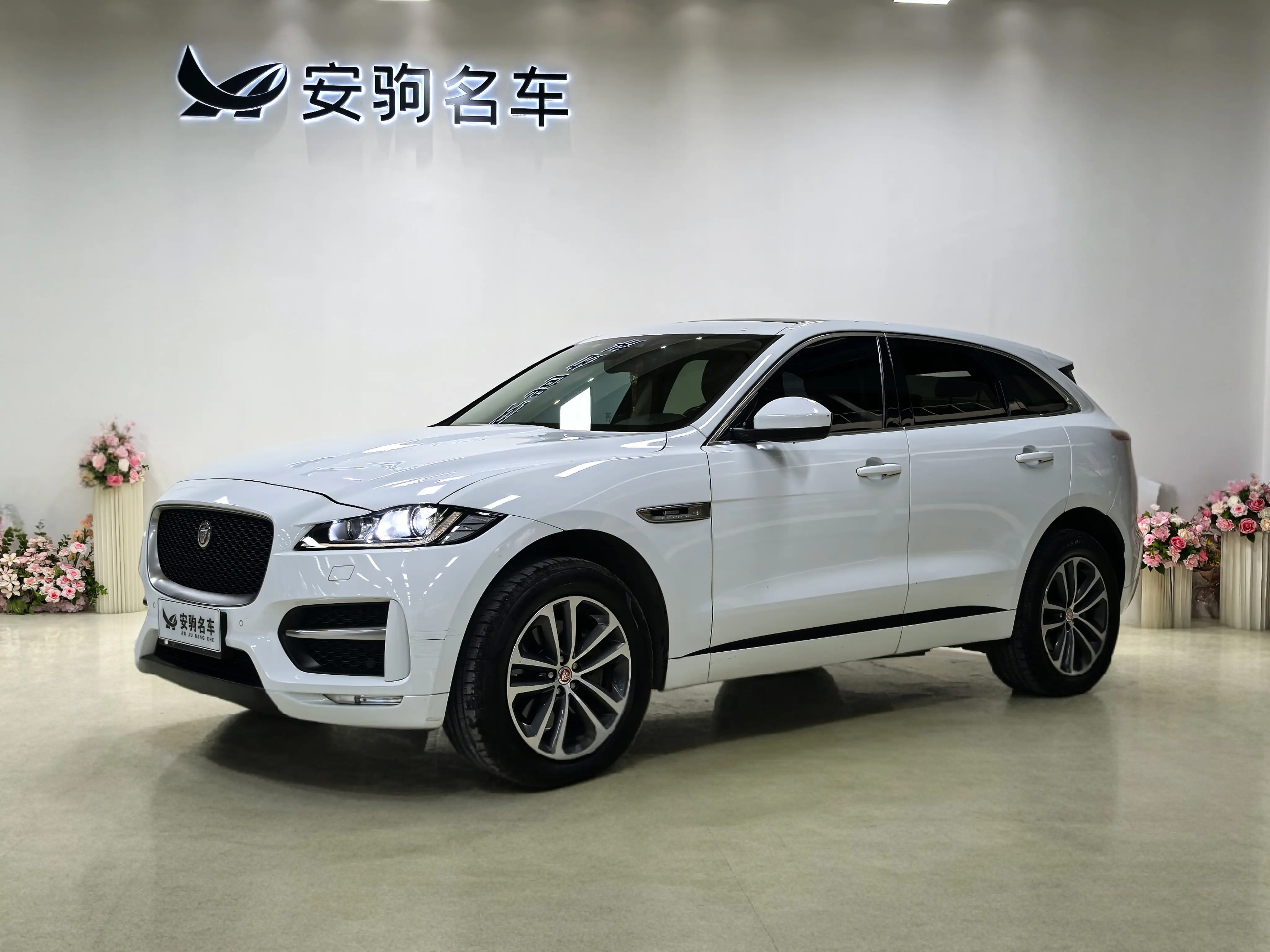 Jaguar F-PACE