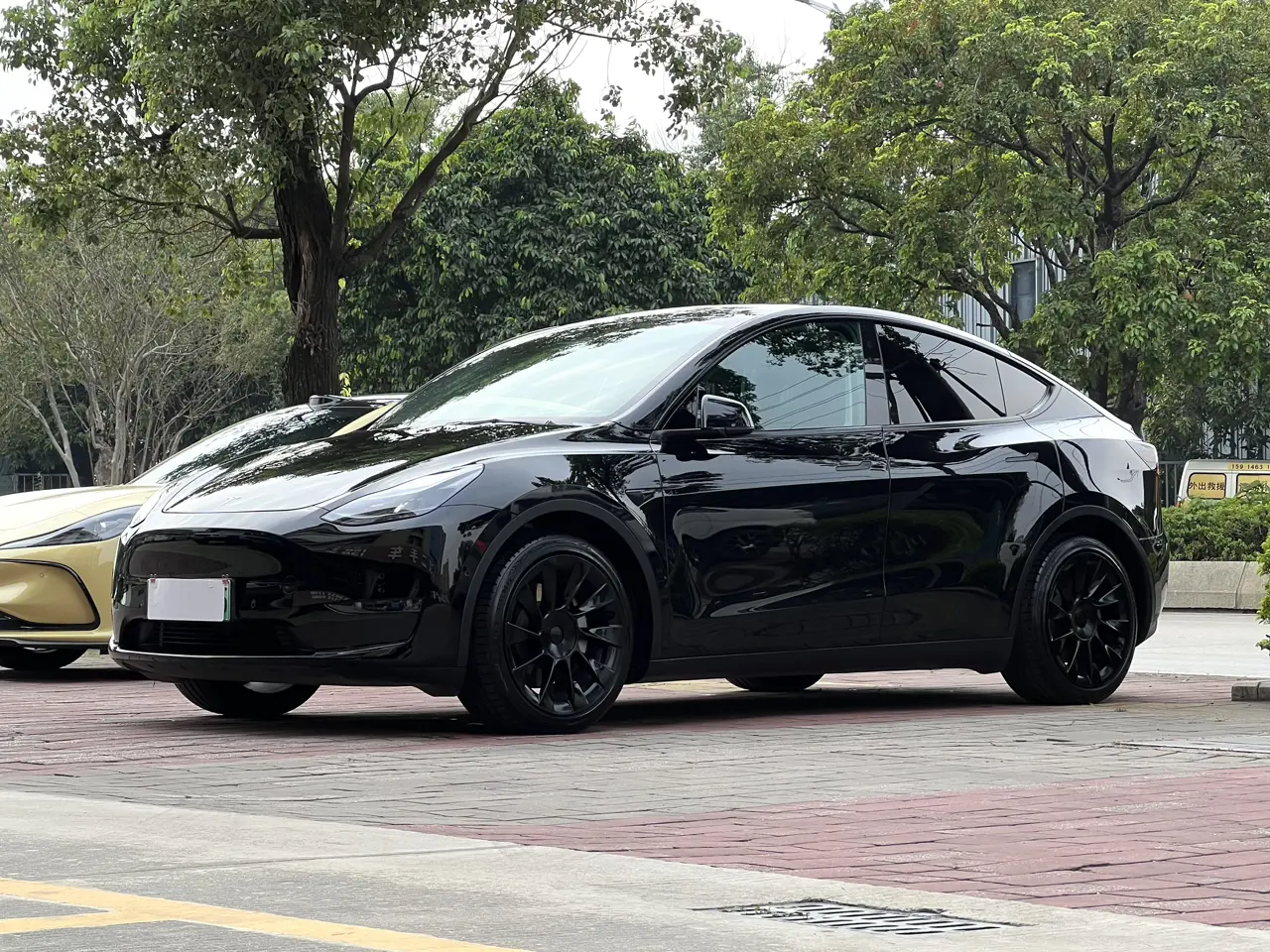 Tesla Model Y  из Китая