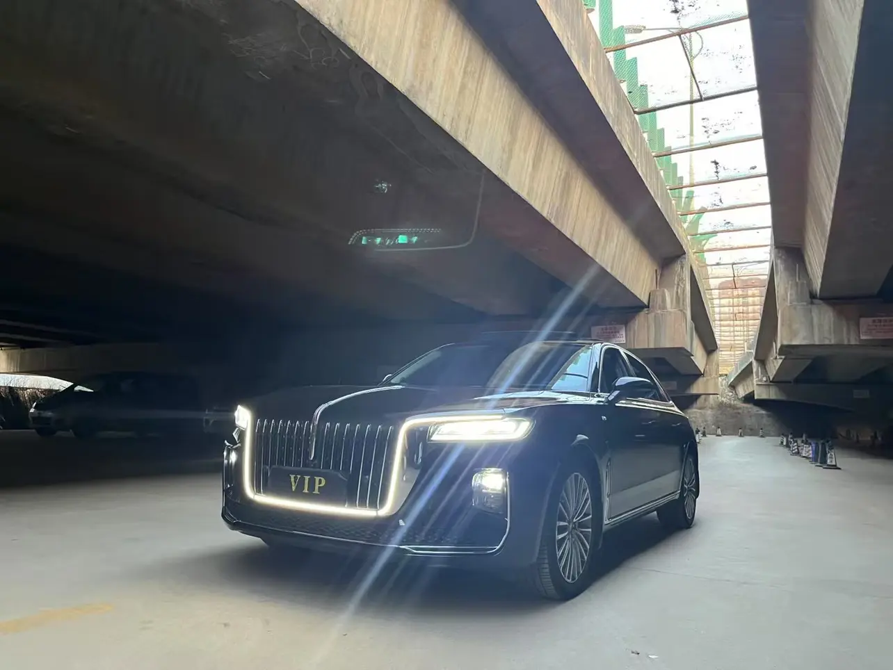 Hongqi H9  из Китая