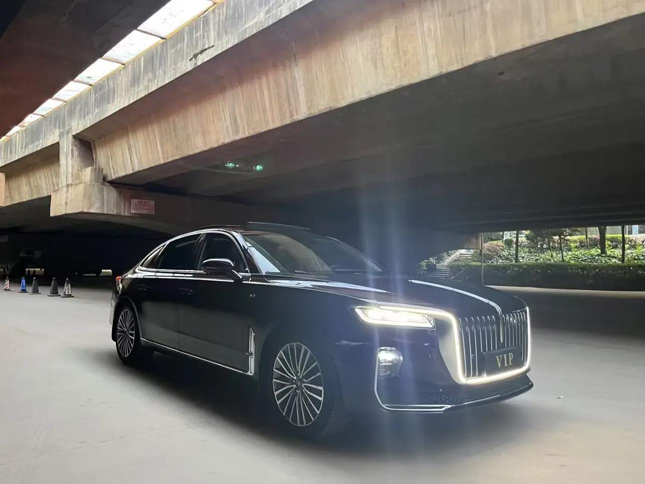 Hongqi H9  из Китая