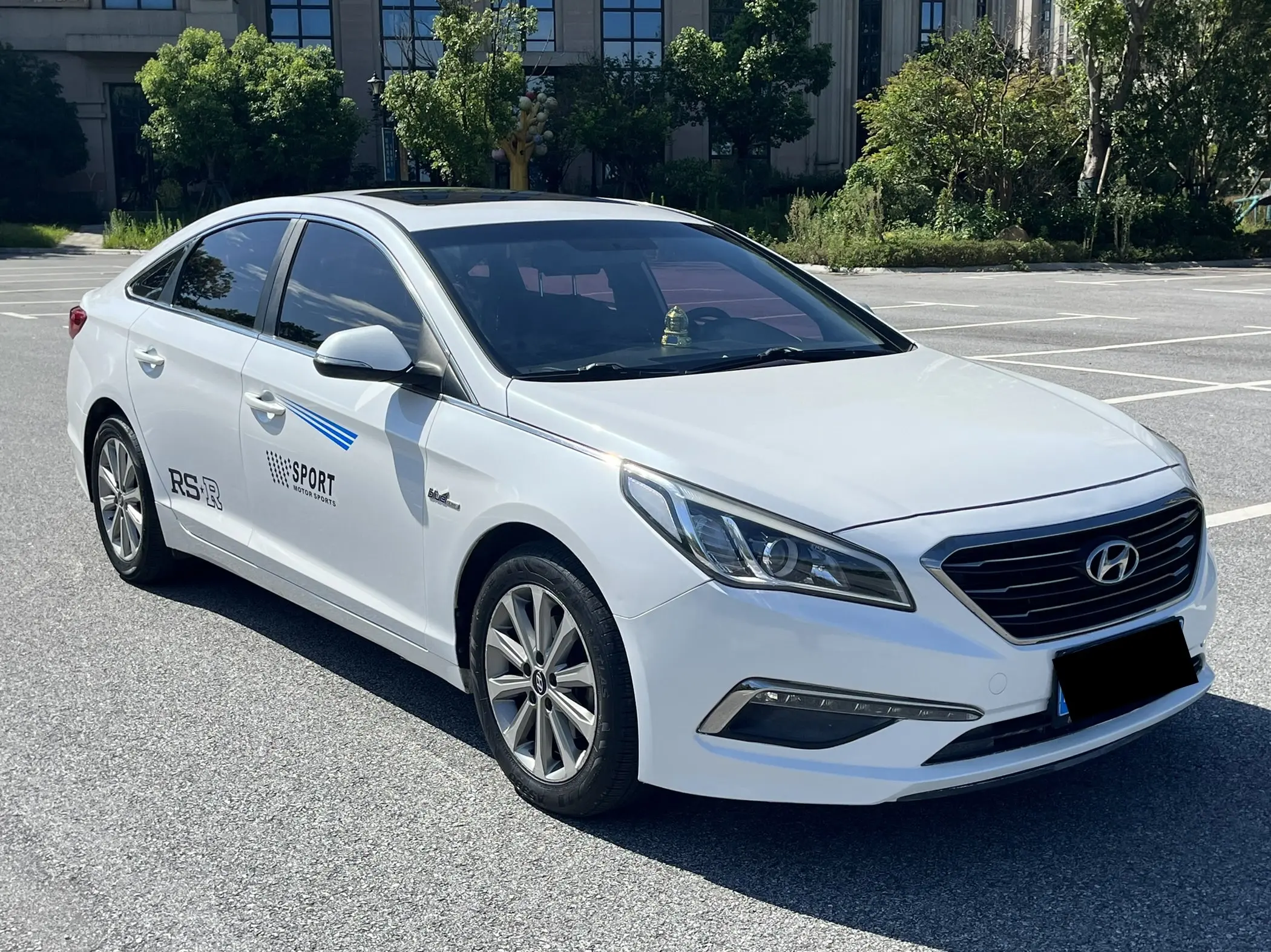 Hyundai Sonata nine