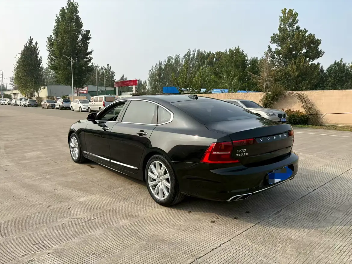 Volvo S90