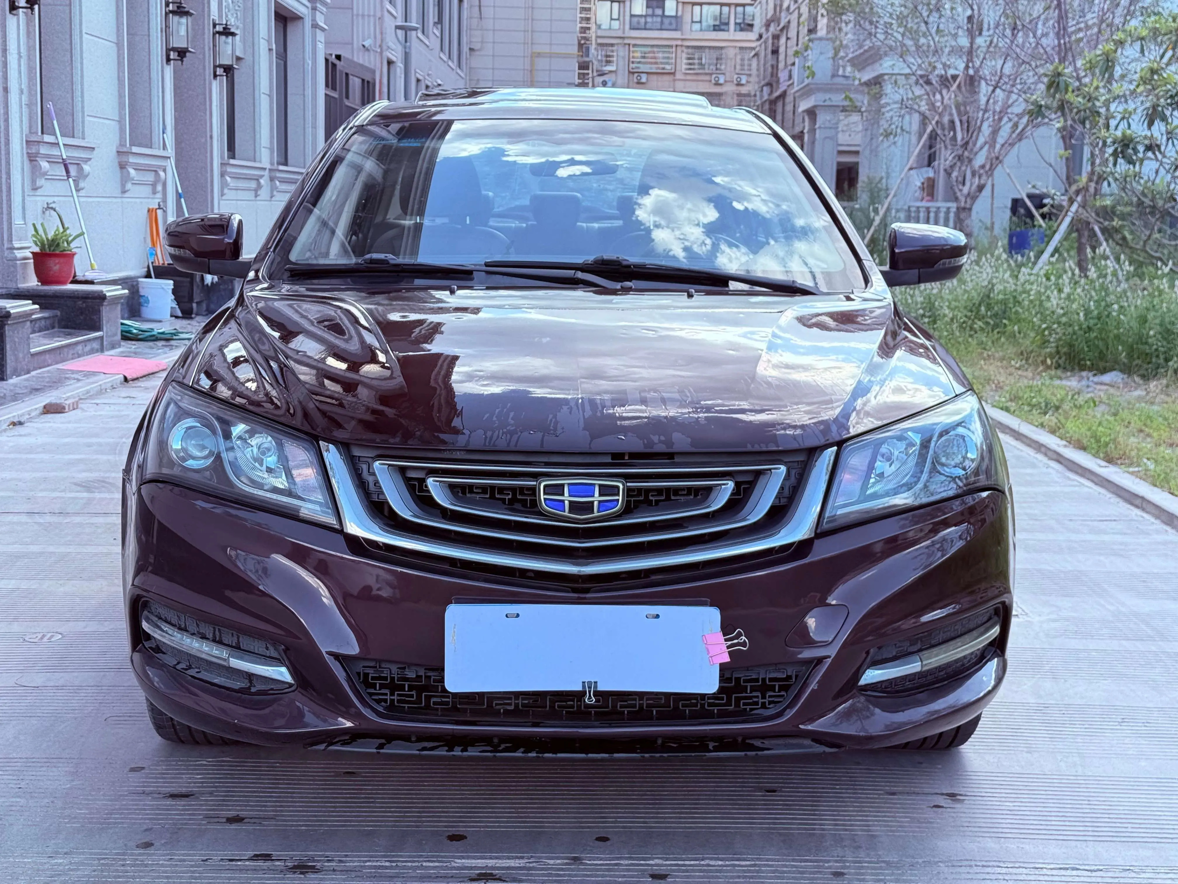 Geely Emgrand  из Китая