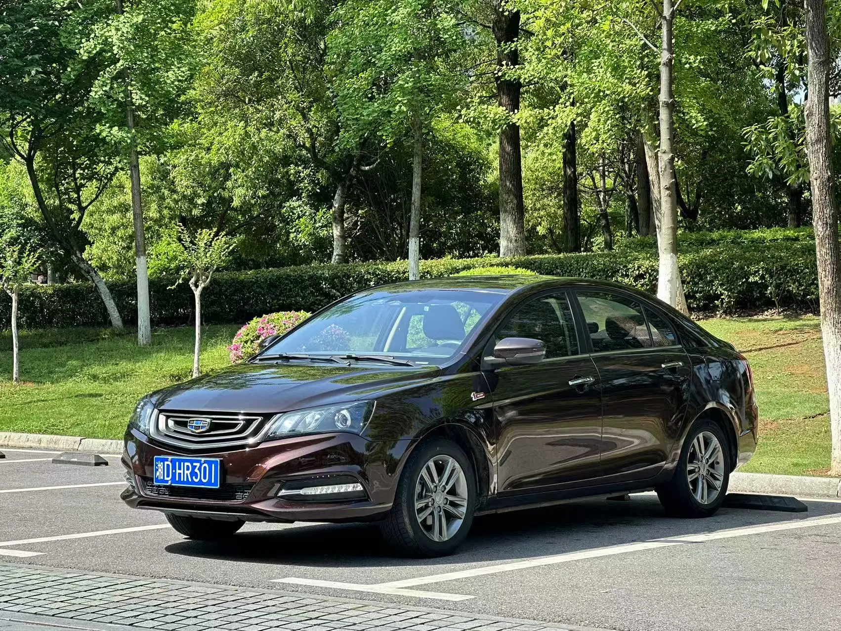 Geely Emgrand  из Китая