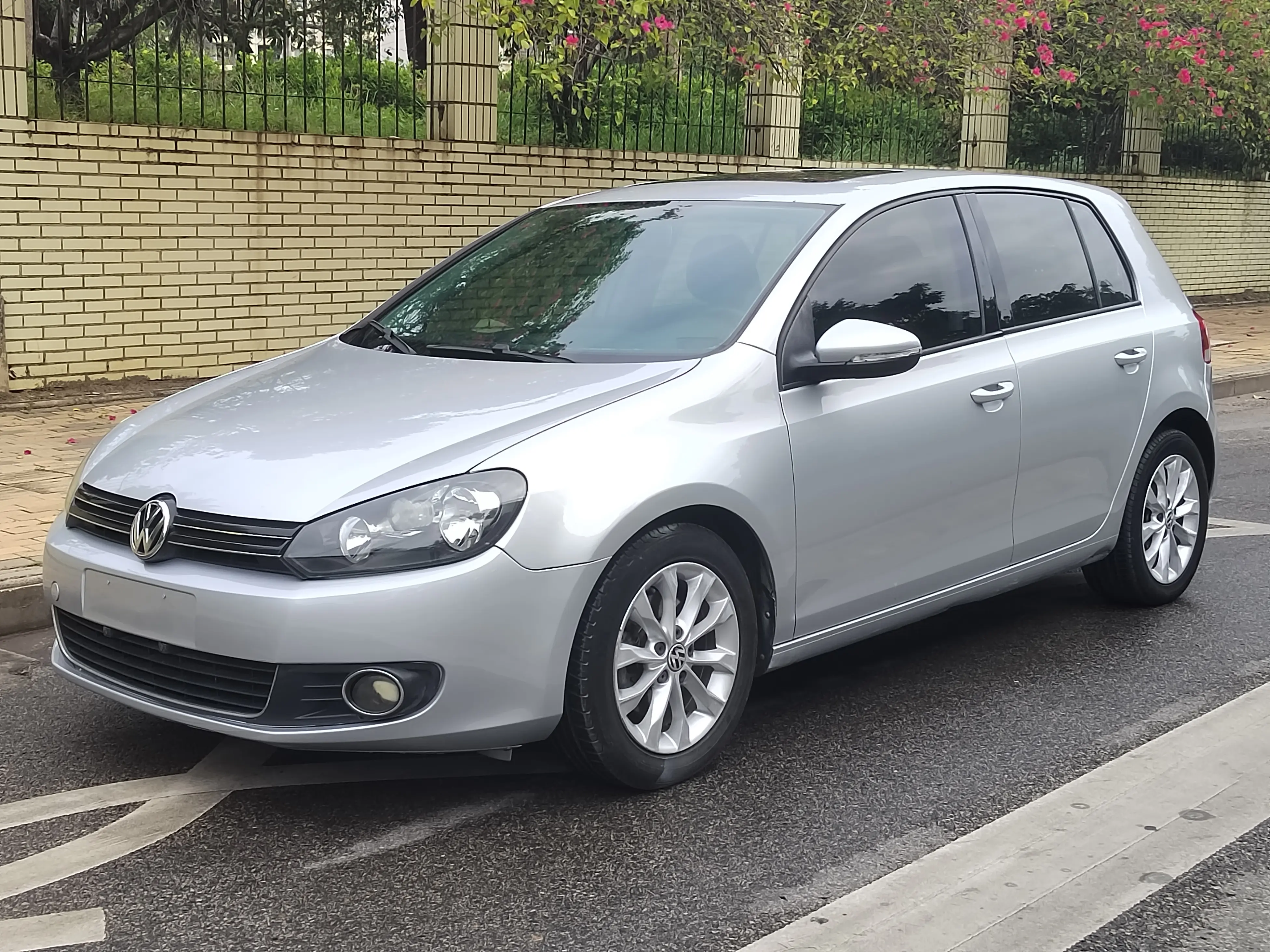 Volkswagen Golf  из Китая
