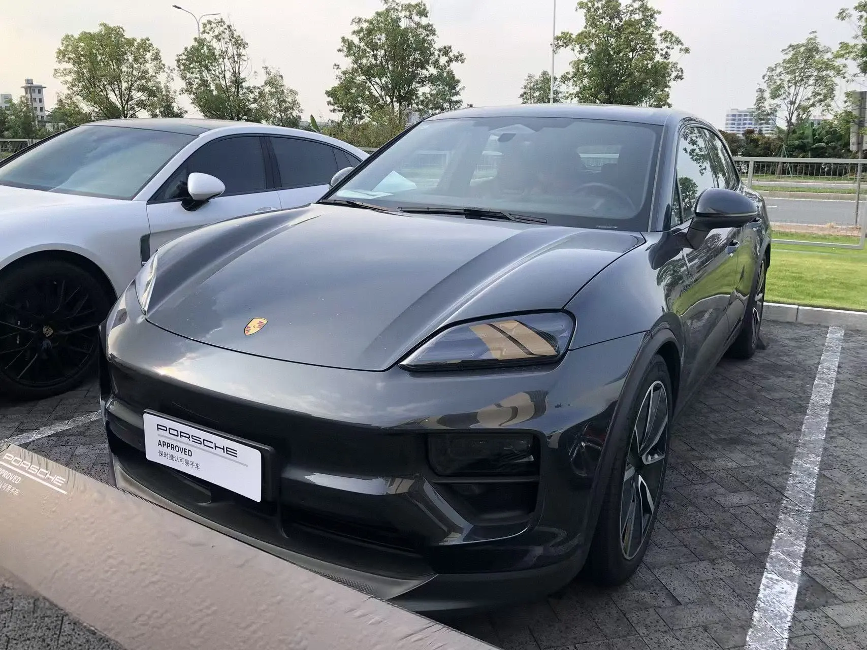 Porsche Macan EV