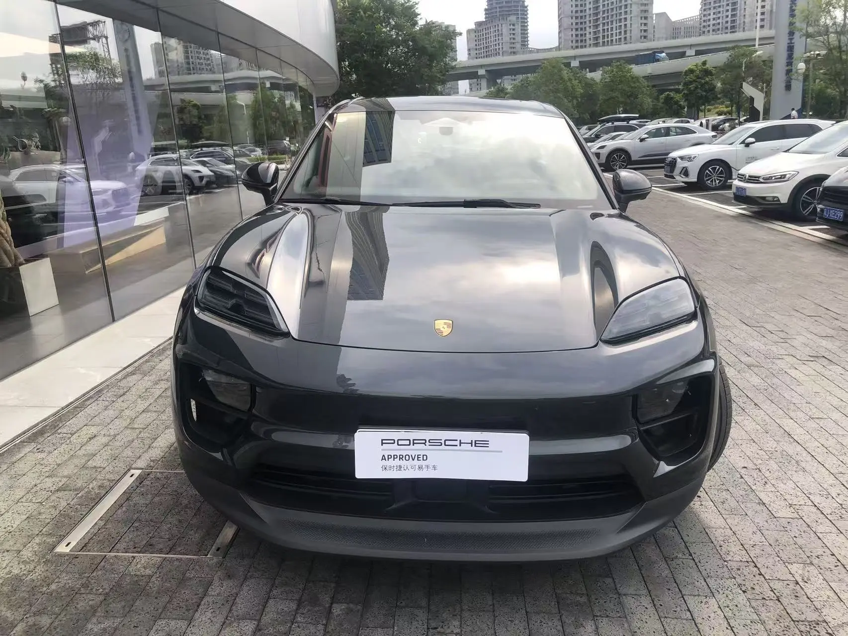 Porsche Macan EV