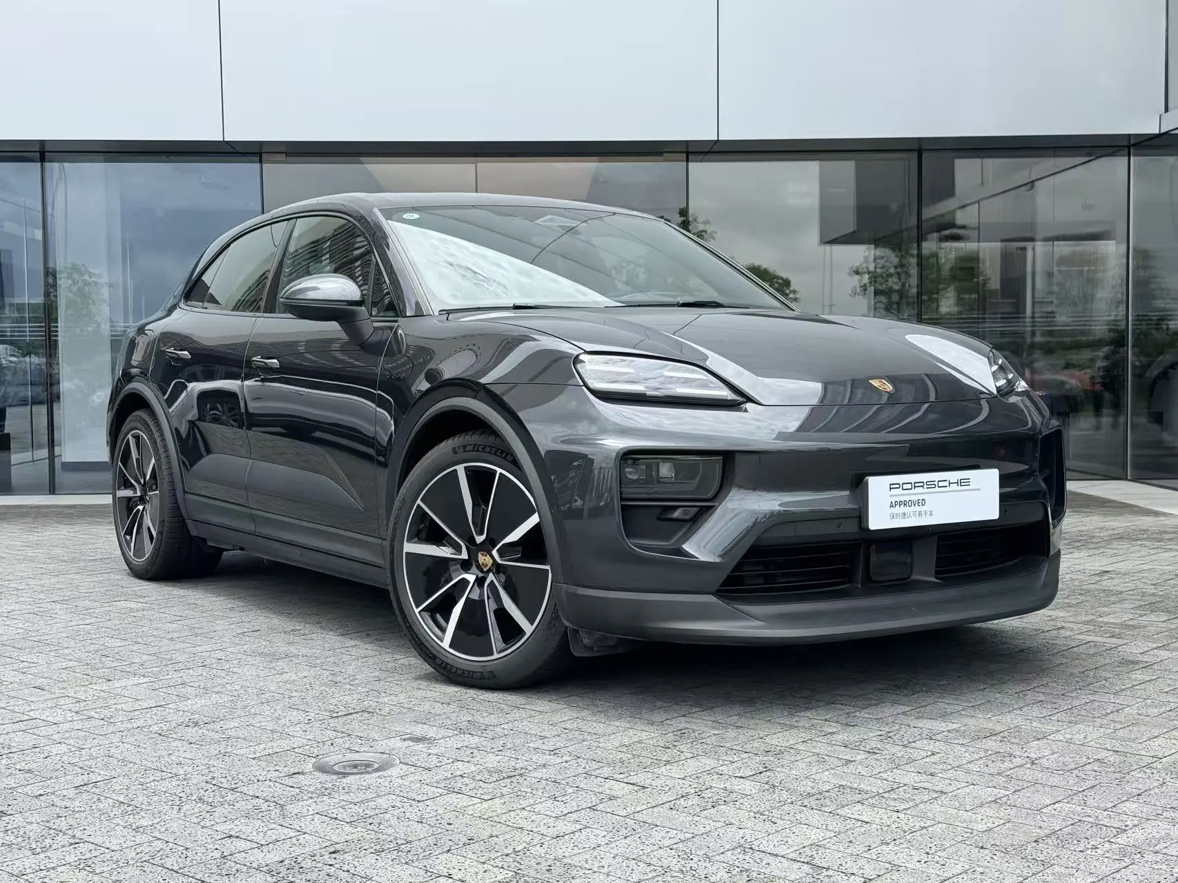 Porsche Macan EV