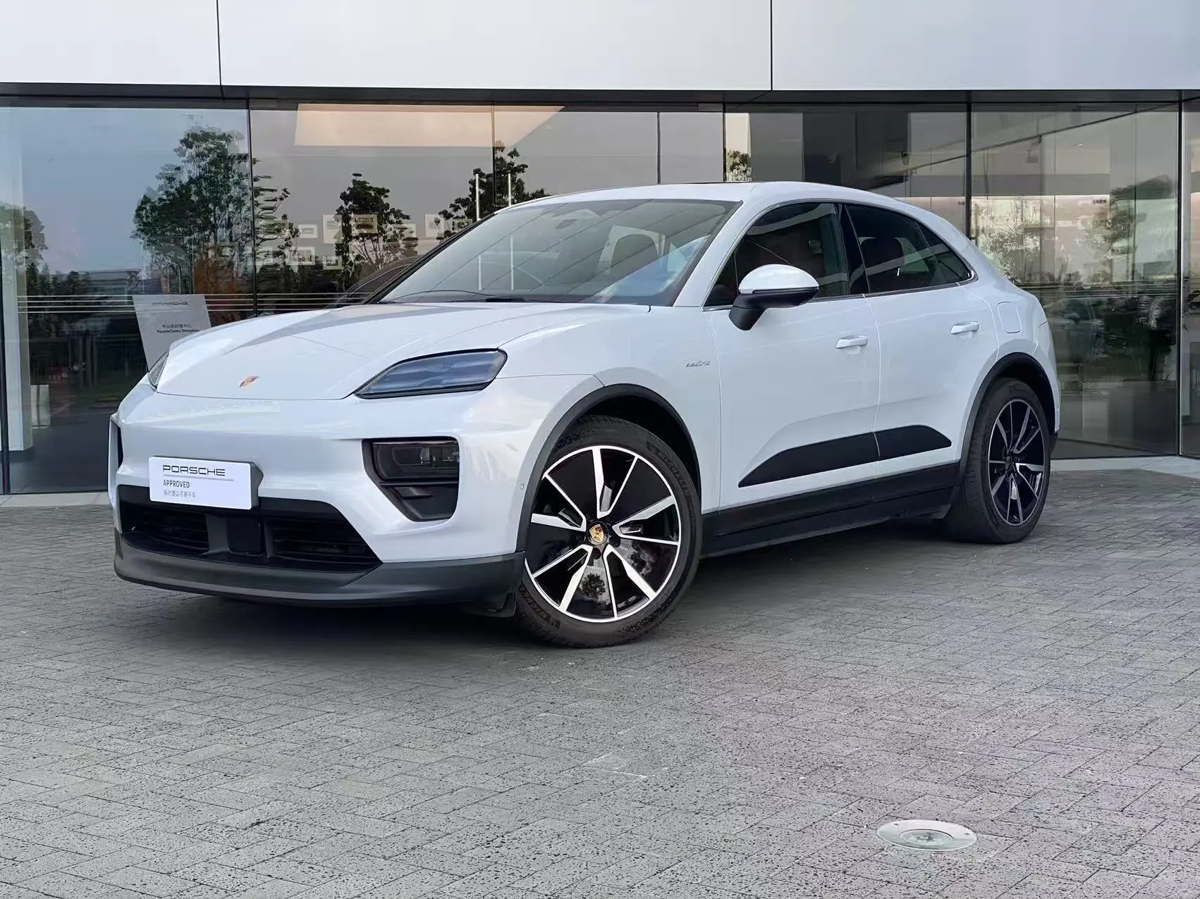 Porsche Macan EV